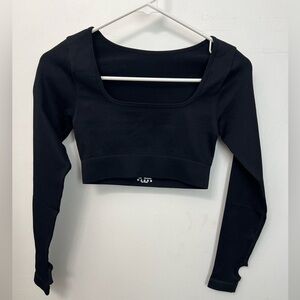 OQQ Black Long-Sleeve Compression Ribbed Crop Top